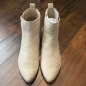 Lulus tan suede booties